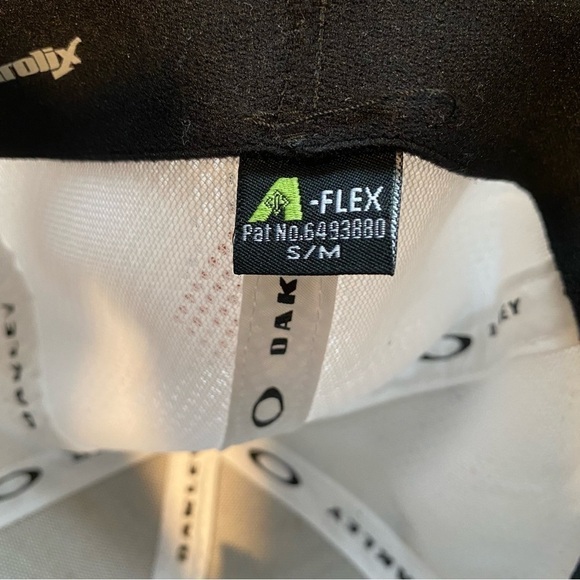 New with Tag Oakley cresting driver golf while cap Country Inns & Suites S/M - Picture 6 of 11